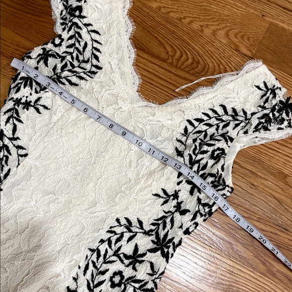 Adrianna Papell White Lace black embroidered sides Midi sheath Dress  V neck 6 - Picture 12 of 16